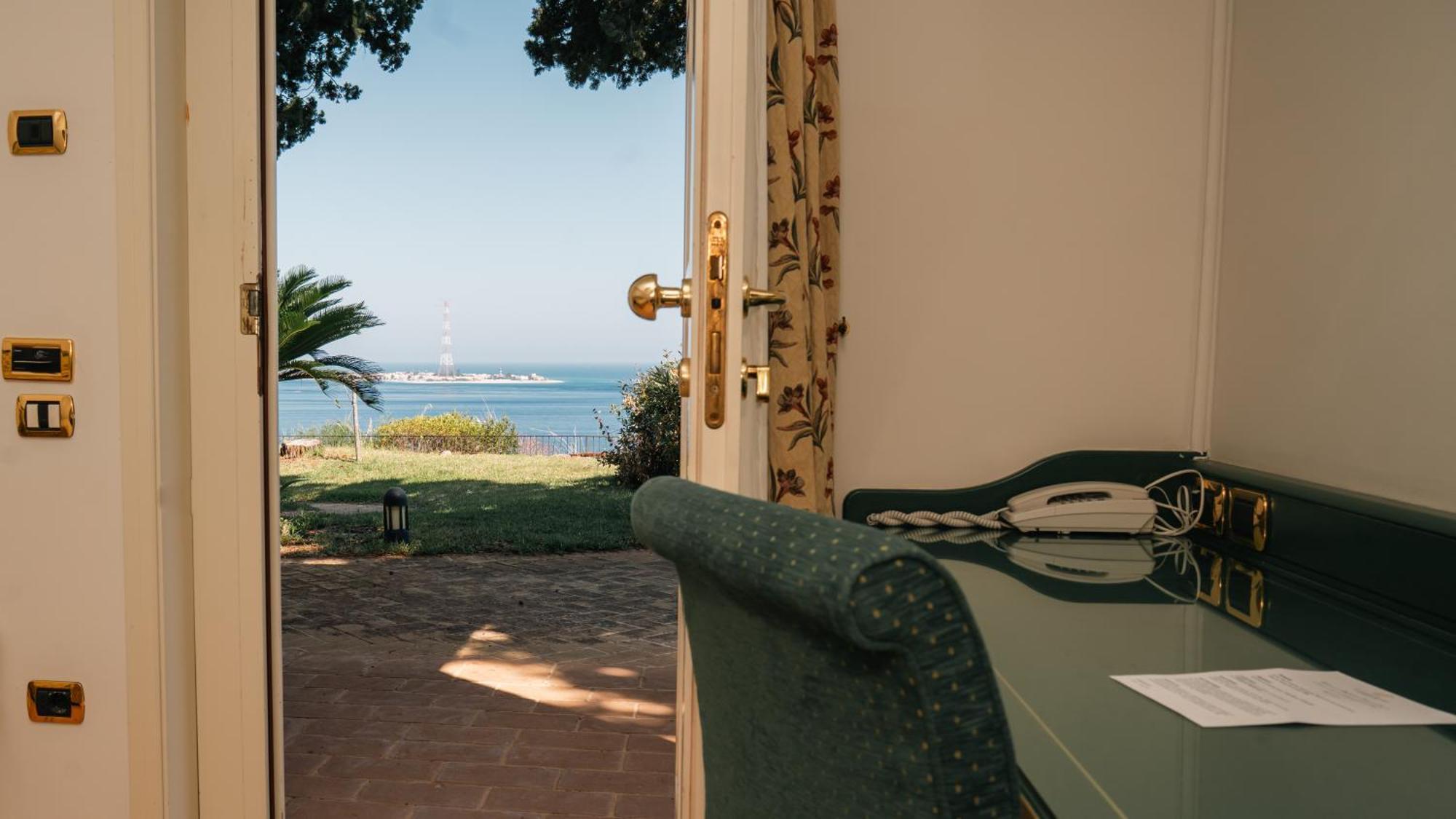 Camera Matrimoniale/Doppia con Letti Singoli con Vista Mare